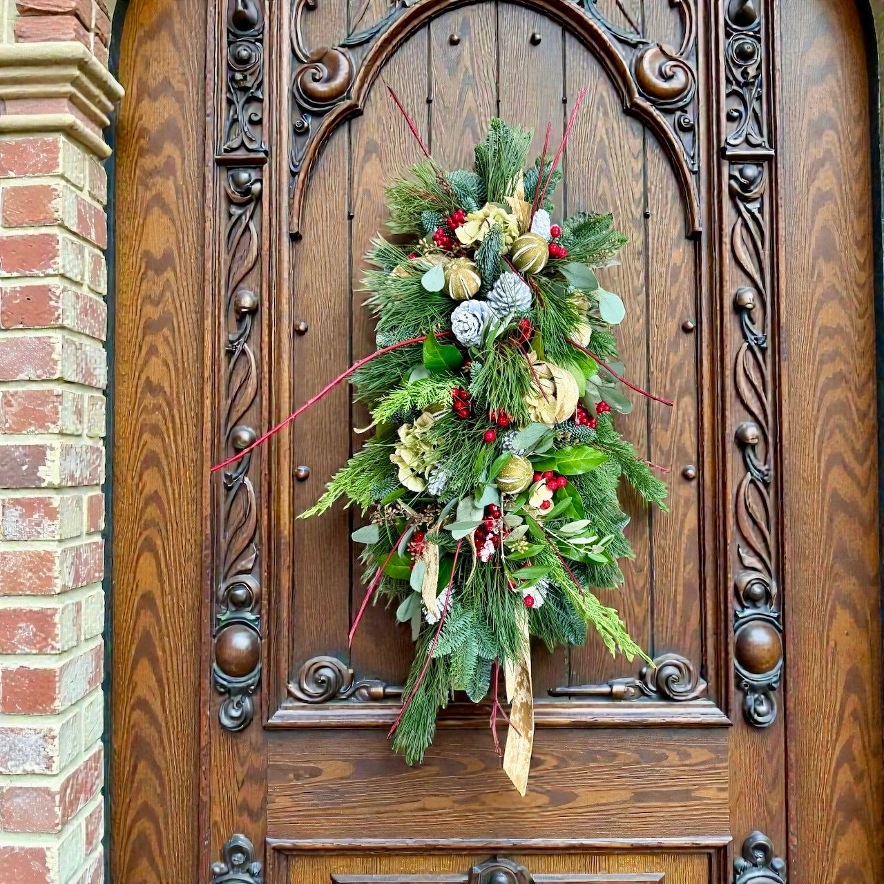 Christmas Door Swag - Cow Shed Collective 